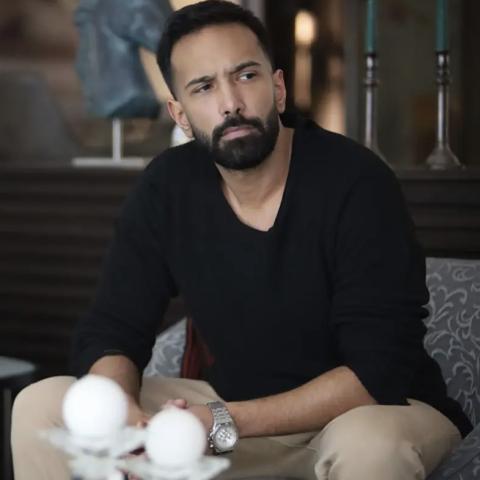 طيف ابراهيم - مسلسل اقل من عادي