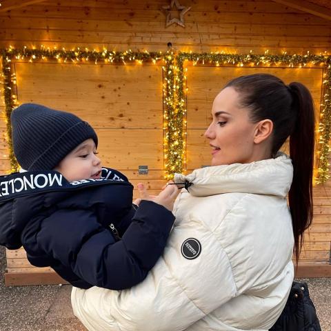 فهرية أفجان وطفلها كاران- انستقرام @evcenf