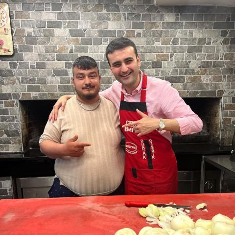 ياسين جنكيز مع الشيف بوراك- انستقرام @yasincengiz0038