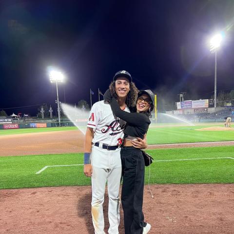 فانيسا هادجينز وكول تاكر- انستقرام @cotuck