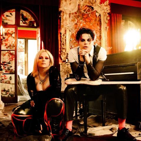 أفريل لاين ومود صن- انستقرام @avrillavigne