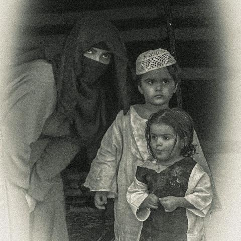 سارة الودعاني و طفليها من يوم التأسيس - صورة من تويتر