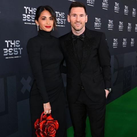 ليونيل ميسي وزوجته أنتونيلا روكوزو من حفل ذا بيست