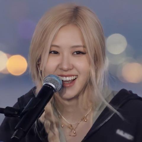 روزي من بلاك بينك- صورة من تويتر