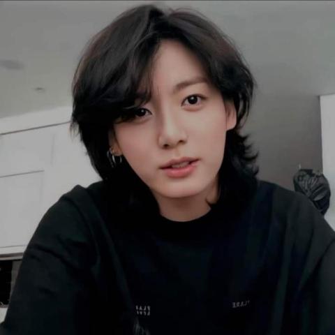 جونغوك يفاجئ متابعيه من خلال بث مباشر على إنستغرام