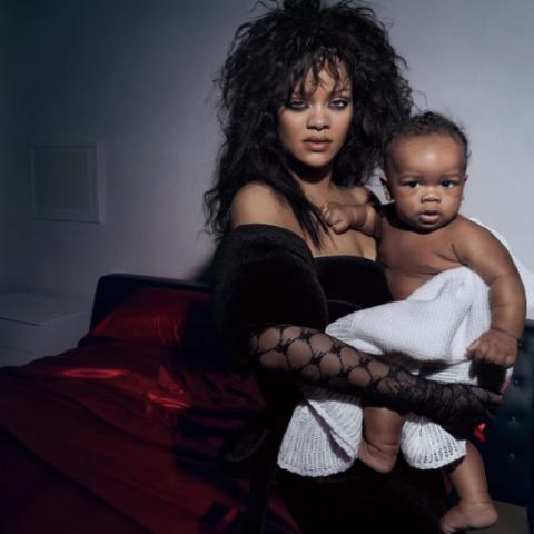 ريهانا و ابنها - صورة من مجلة فوغ
