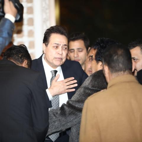 حكيم بعزاء شقيقه