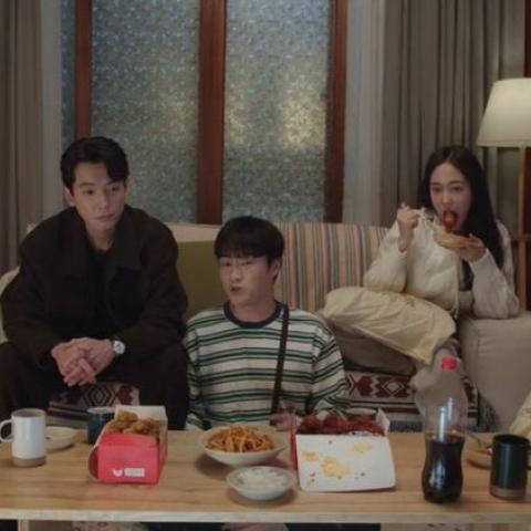 مسلسل دورة مكثفة في الرومانسية Crash Course in Romance - مصدر الصورة تويتر