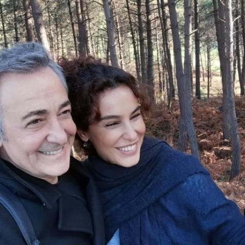 أرزوم أونان مع زوجها محمد أصلان توغ - صورة من انستقرام