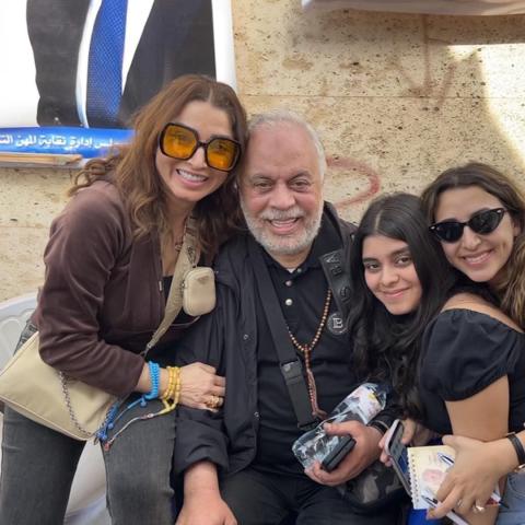 أشرف زكي مع أسرته - صورة من انستقرام