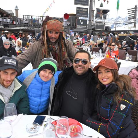 طارق العريان برفقة نيكول سعفان وأولاده - صورة من إنستقرام