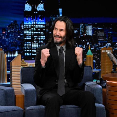 كيانو ريفز في عرض جيمي فالون - تويتر