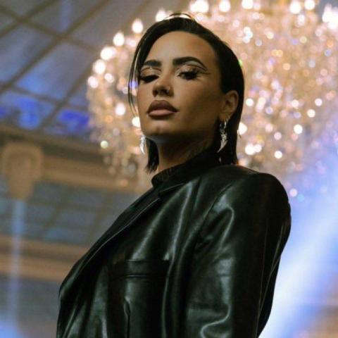 ديمي لوفاتو - تويتر