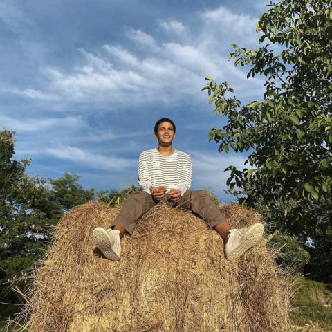 عبدالله دياب يطلق أولى أغنياته بعنوان Something I Need