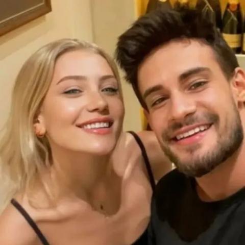 باتوهان كاراكاكايا و عائشة فاطمة أصلانباي - صورة من السوشيال ميديا