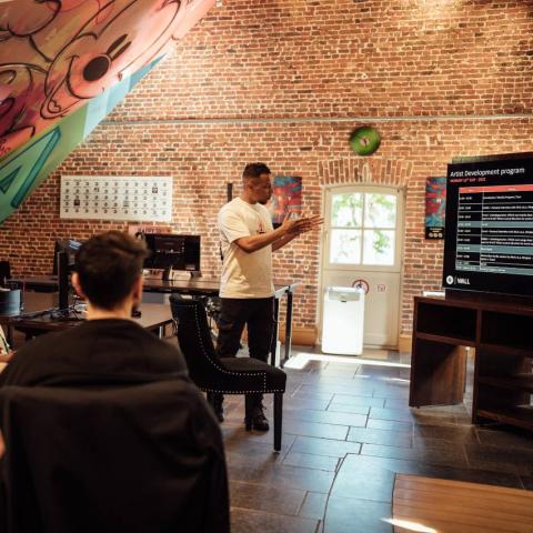 نسخة من مخيم wall في السعودية لـ دعم المواهب المحلية