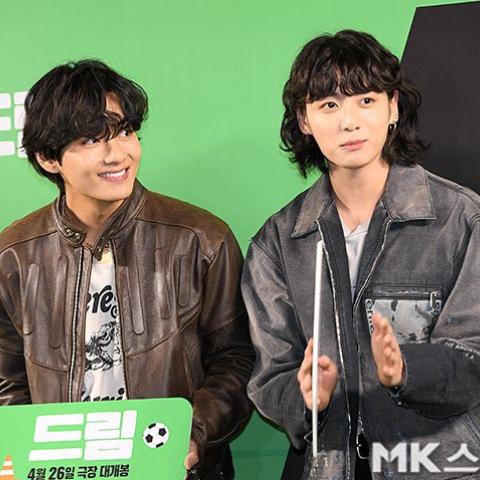 جونغكوك وتايهيونغ في عرض فيلم Dream - تويتر