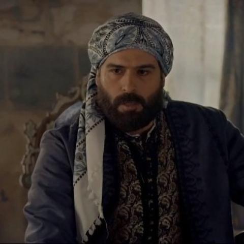 محمود نصر بـ شخصية مناع في مربى العز - صورة من غوغل