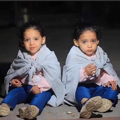 فريدة وشقيققتها التوأم في كواليس مسلسل تحت الوصاية