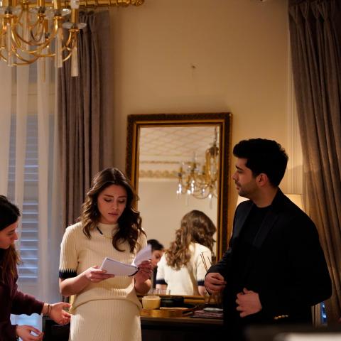 من كواليس Kızılcık Şerbeti - صورة من فيسبوك