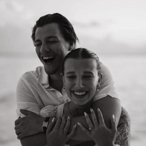 ميلي بوبي براون مع خطيبها جيك بون جوفي - إنستغرام