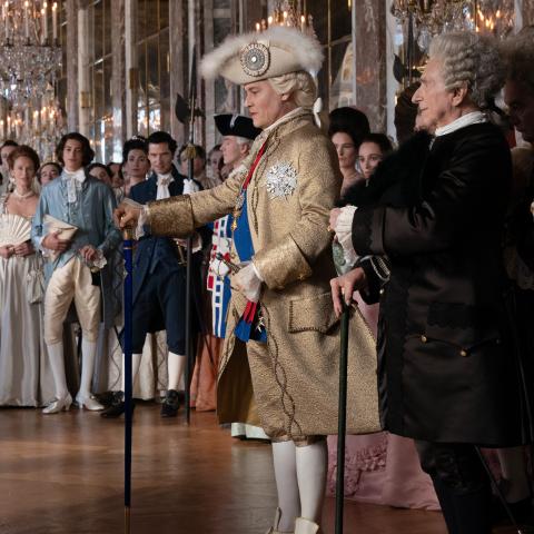 جوني ديب بشخصية الملك لويس الخامس عشر في Jeanne Du Barry - تويتر @Festival_Cannes