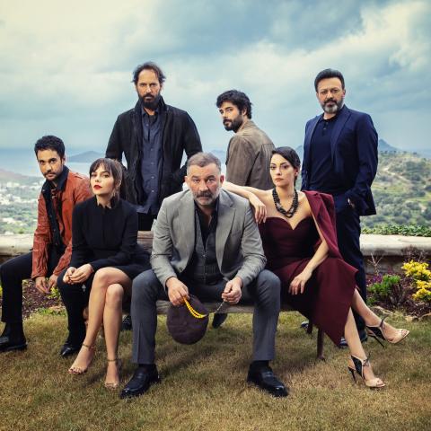 أبطال المسلسل التركي ابن القناص - صورة من تويتر