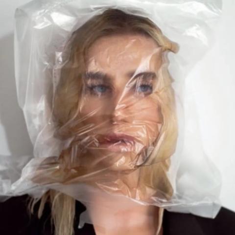 كيشا في كوفر ألبومها الجديد - إنستغرام