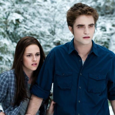 روبرت باتينسون وكريستين ستيوارت في Twilight - انستقرام @twilight