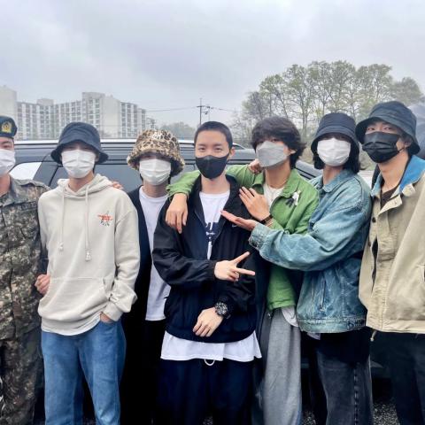 اعضاء فرقة BTS صورة من انستقرام