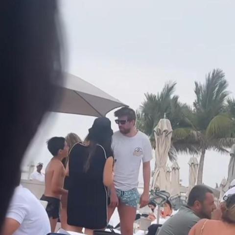 بيكيه وحبيبته كلارا من برج العرب