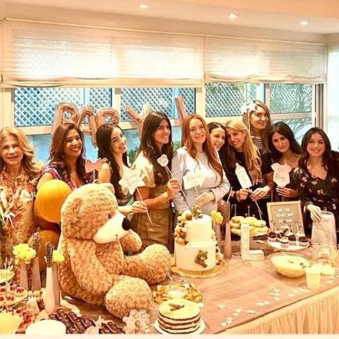 ليندسي لوهان مع العائلة والأصدقاء - صورة من إنستقرام