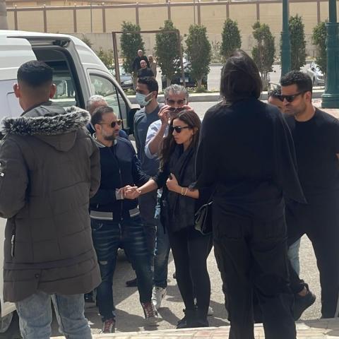 دينا الشربيني من جنازة والدها