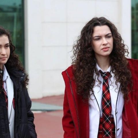 مسلسل إخوتي الحلقة 92 الشهرة تغير كل شيء!