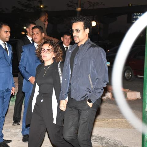 أحمد داوود وزوجته علا رشدي في عزاء الراحل مصطفى درويش