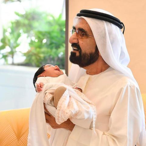 الشيخ محمد بن راشد آل مكتوم مع حفيده &quot;محمد&quot; - صورة من إنستقرام
