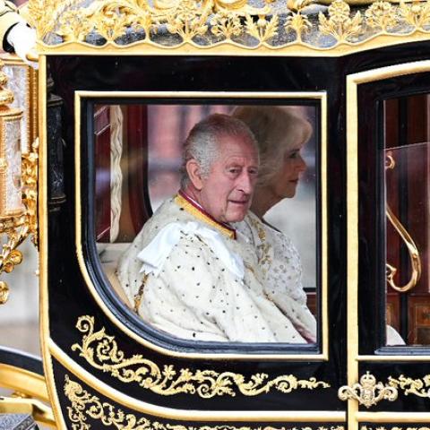 الملك تشارلز و زوجته كاميلا - صورة من حساب AFP على تويتر