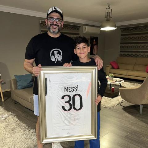 أكرم حسني مع إبنه - إنستغرام