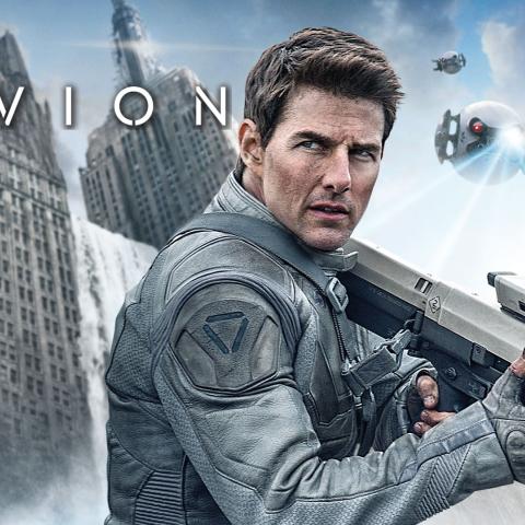 توم كروز من على بوستر Oblivion