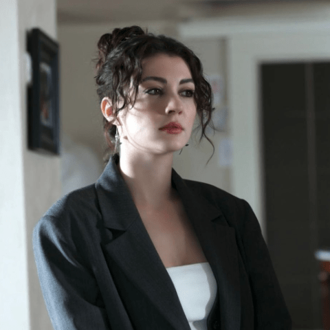 مسلسل الملكة التركي Queen – Kraliçe - مصدر الصورة إنستغرام