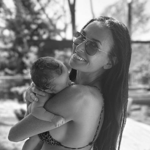 ديمي مور مع حفيدتها- انستقرام @demimoore