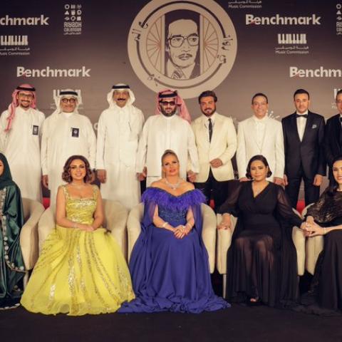 الحب والعفوية يجمعان النجوم في حفل روائع الموجي بالرياض