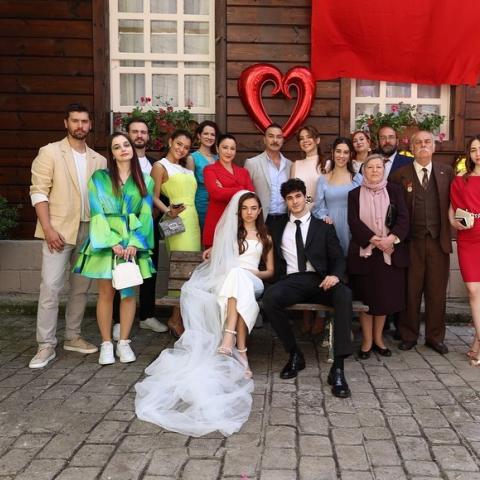 مسلسل من يسقط بنفسه لا يبكي Kendi Düşen Ağlamaz - مصدر الصورة إنستغرام