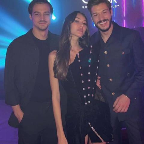 ديلان دنيز برفقة حبيبها مارت يازجي أوغلو و صديقها كوبيلاي أكا