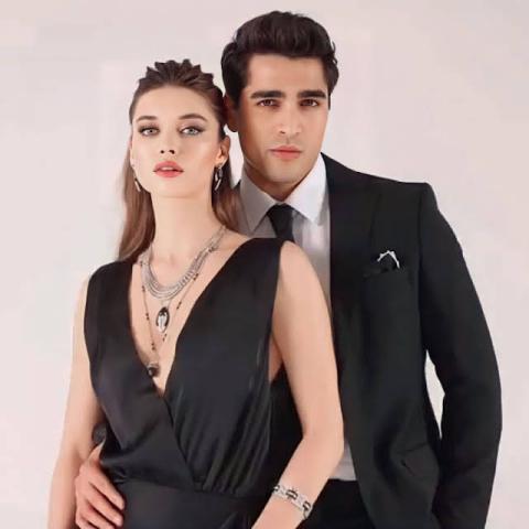 عفراء ساراتش أوغلو و ميرت رمضان ديمير - صورة من صفحة Yalı Çapkını على فيسبوك