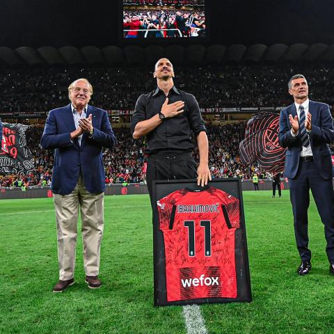 زلاتان إيراهيموفيتش- تويتر @acmilanar