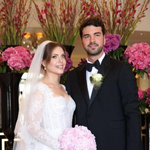 إيدا إيجي من حفل زفافها - صورة من تويتر birsenaltuntas1