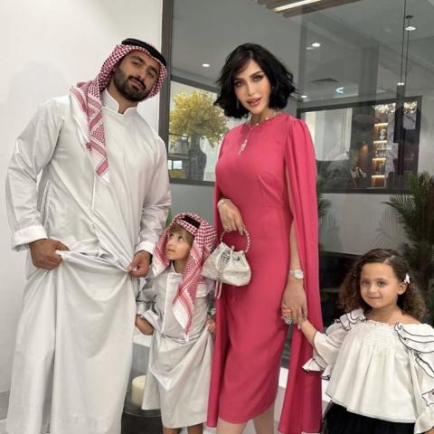 دكتورة خلود و عائلتها - صورة من تويتر