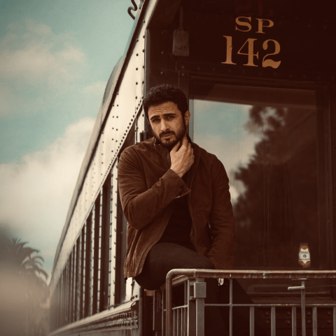 ألكسندر علوم - صورة من موقع جيو بعدسة جون روسوا