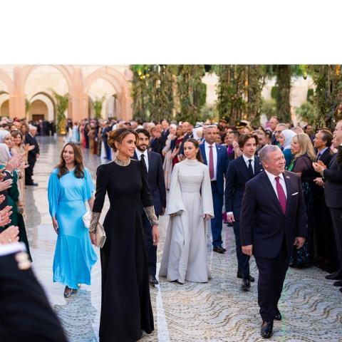 الملك عبدالله الثاني ابن الحسين والملكة رانيا العبدالله وأولادهما في حفل زفاف الأمير الحسين- انستقرام @queenrania